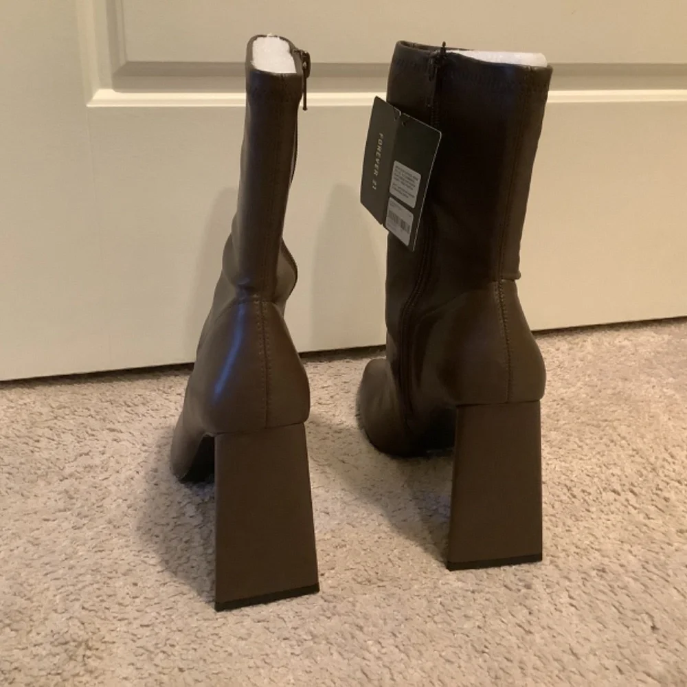 NWT Forever 21 Faux Leather Booties - Picture 5 of 6